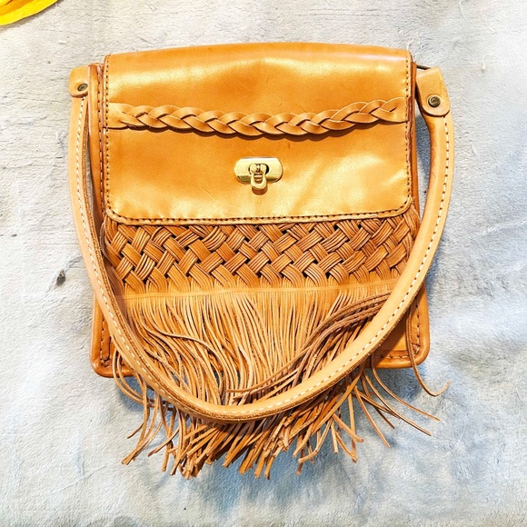 SHOULDER BAG, LEATHER, HANDMADE WITH HAND CUT FRINGE & HIDDEN-END BRAID, 9 ¼ x 9 - Picture 5 of 10